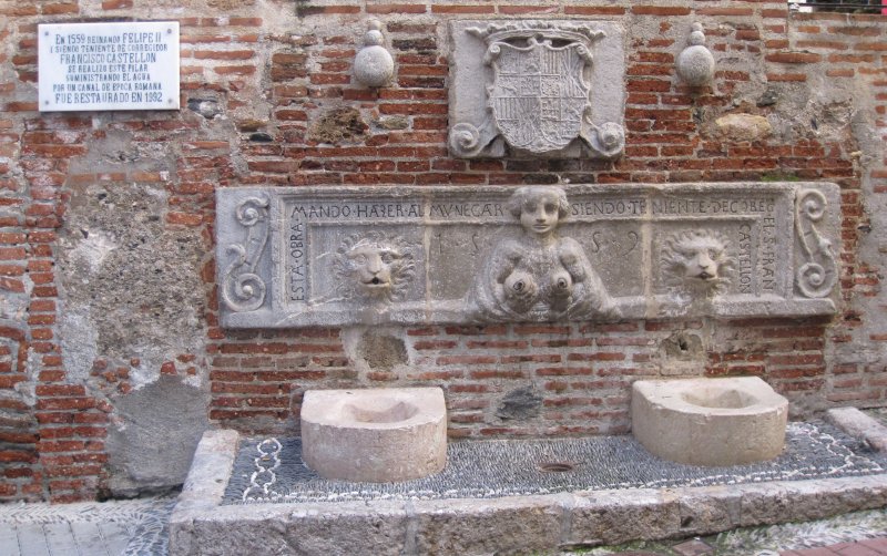Den kongelige fontæne i Calle Real, Almunecar, bygget i 1559