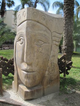 Statue i Majuelo Park i Almunecar