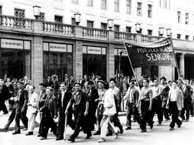 Demonstration af byggearbejdere på Stalinallee den 16. juni 1953