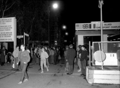 Checkpoint Charlie om aftenen den 10. november 1989