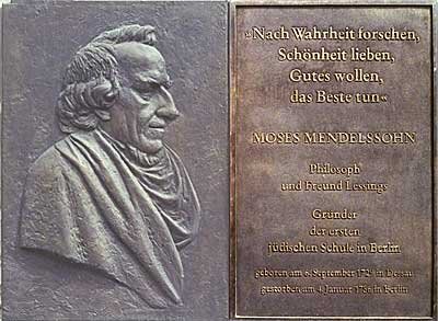 Basrelief af Moses Mendelsohn på den jødiske skole