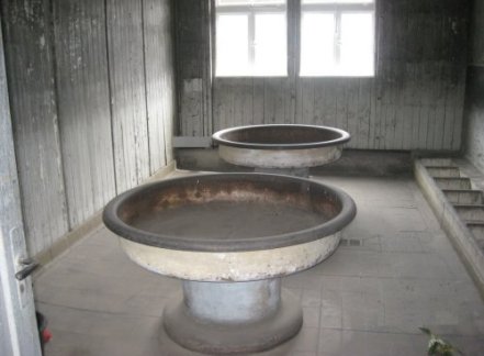 Vaskerummet i barak 38 i Sachsenhausen