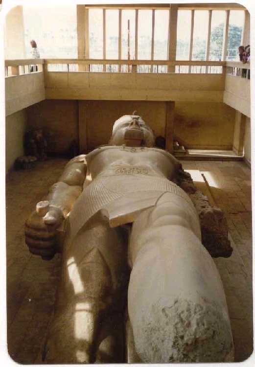 Kolossalstatue af Ramses II i Memphis
