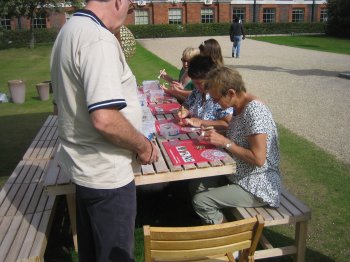 Blomsterskulptur, rejst i anledning af 10-året for prinsesse Dianas død
