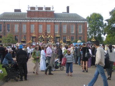 10-års dagen for Dianas død, hilsener ved Kensington Palace