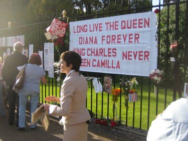 10-års dagen for Dianas død, hilsener ved Kensington Palace