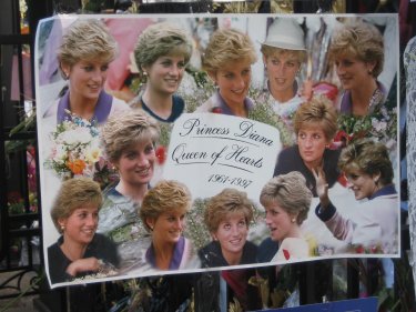 10-års dagen for Dianas død, hilsener ved Kensington Palace