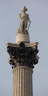 Lord Nelson på toppen af sin søjle på Trafalgar Square