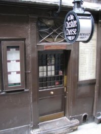 Ye Olde Cheshire Cheese pub på Fleet Street i London
