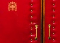 Parlamentets symbol, den såkaldte portcullis i St Margaret's Church i Westminster, London