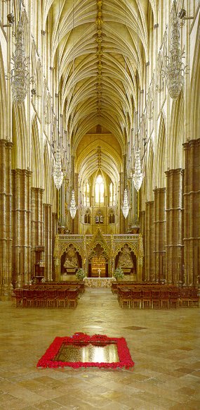 Midterskibet i Westminster Abbey med den ukendte soldats grav i forgrunden