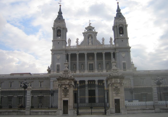 Santa María La Real de La Almudena - Almudena Katedralen i Madrid