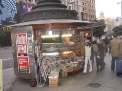 Kiosk på Gran Via i Madrid