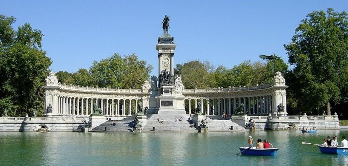Monument i Retiroparken i Madrid