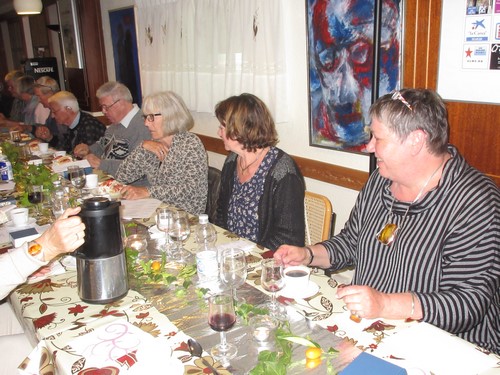 Fællesspisning i Stråhytten efter gudstjenesten