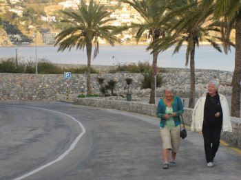 Birgit og Joan ved Marina del Este