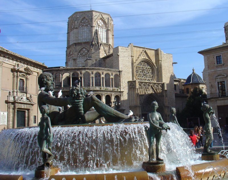 Turia-fontænen på Plaza de la Virgen
